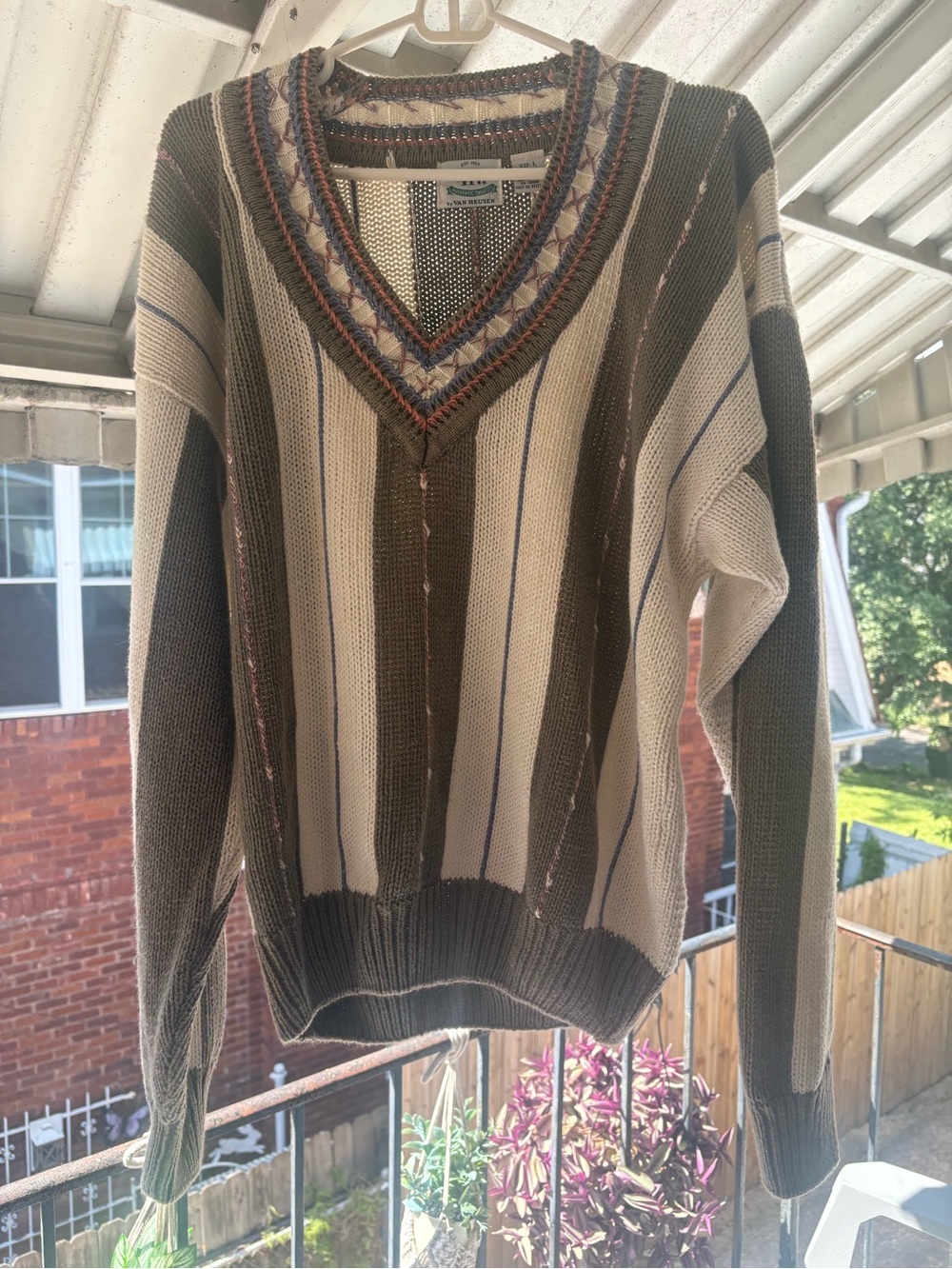 Women’s Van Heusen Vintage Olive & Cream Striped V-Neck Sweater Size Large